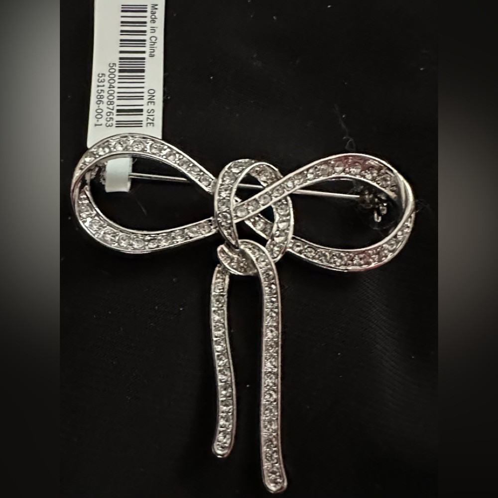 Banana Republic bow pin